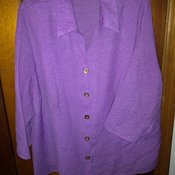 TWO Women’s tops. - Picture 3 of 5